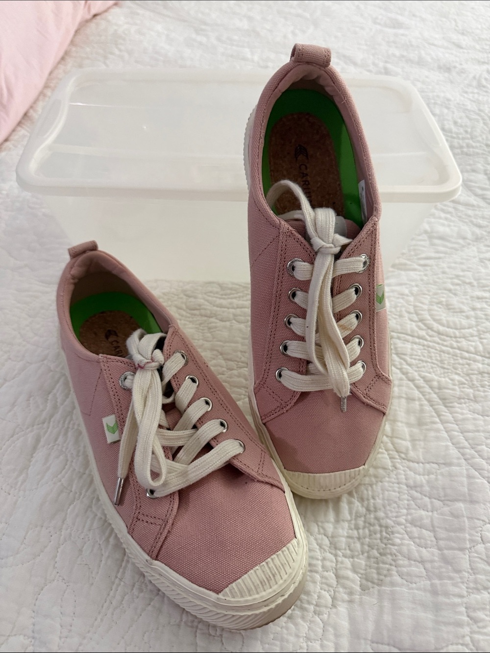 Cariuma Rose Pink Canvas Low-Top Sneakers with Cream Sole